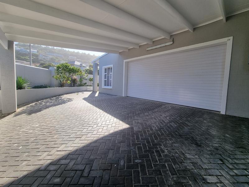 4 Bedroom Property for Sale in Outeniqua Strand Western Cape
